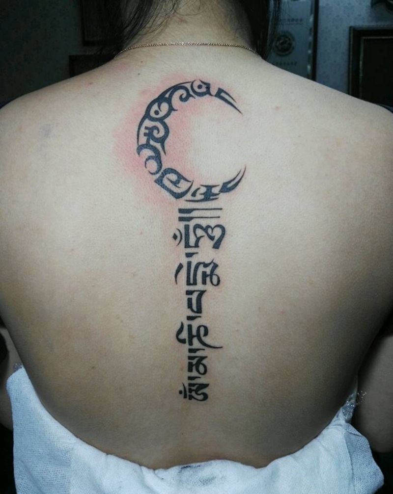 图腾和梵文。纹身图片