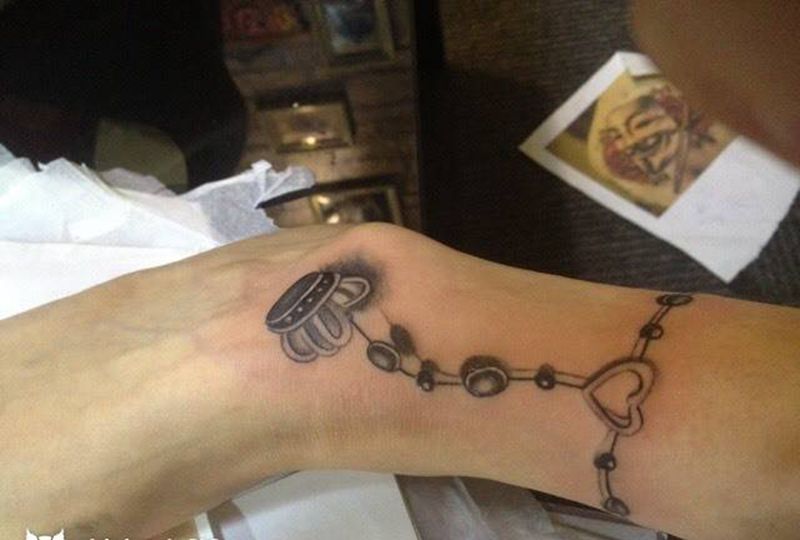 脚链纹身图片_成品脚部欧美清新静物纹身图案