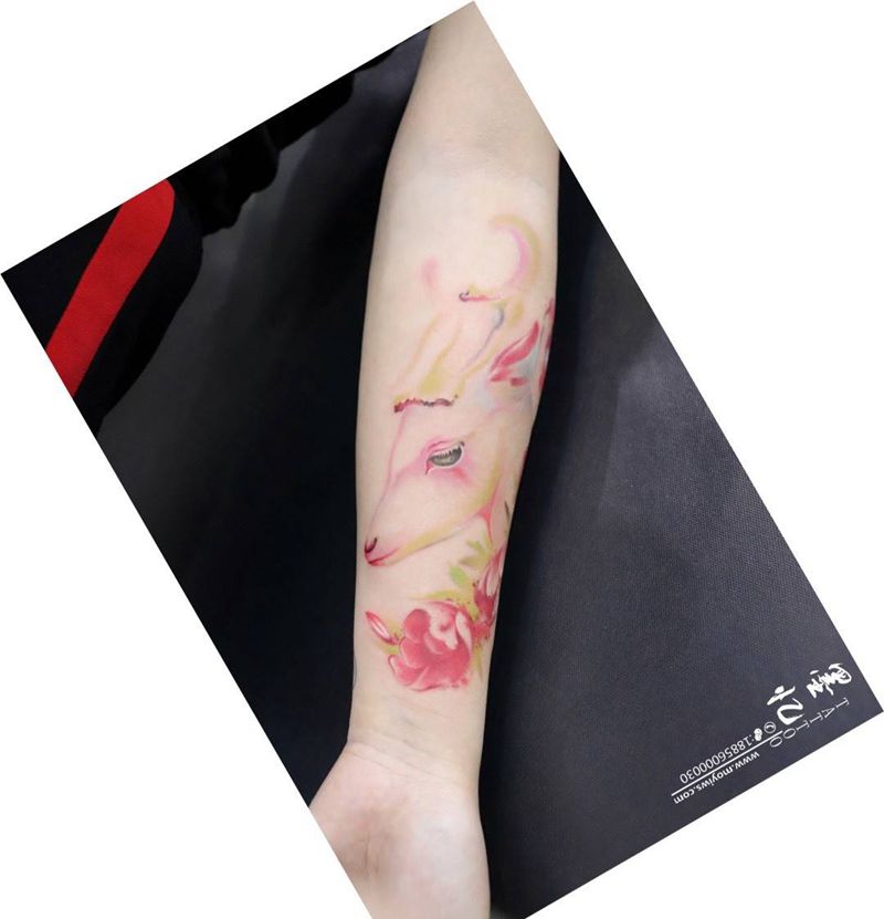 水彩梦幻马纹身图片