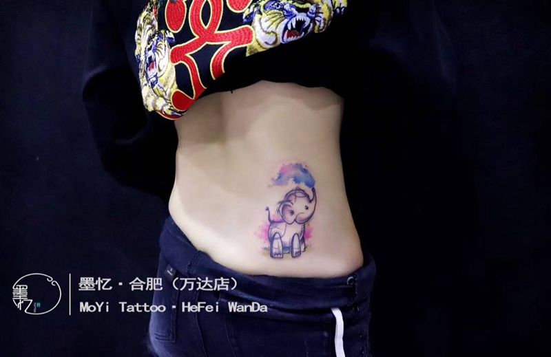 水彩小象纹身图片