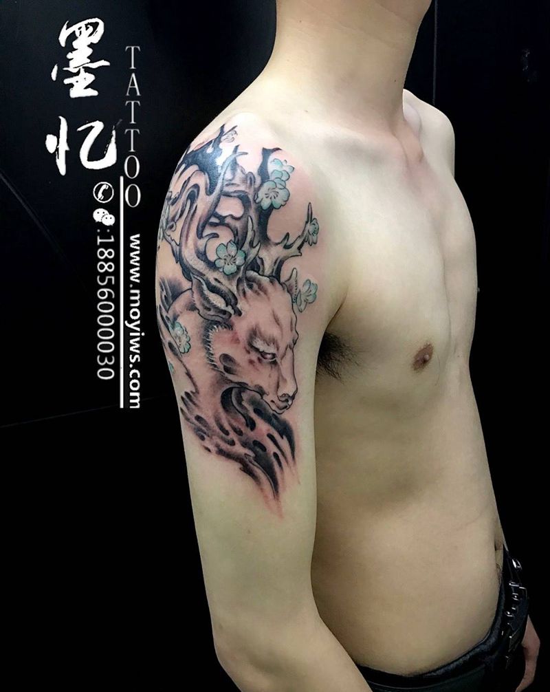 鹿纹身图片_成品手臂传统写实动物原创纹身图案