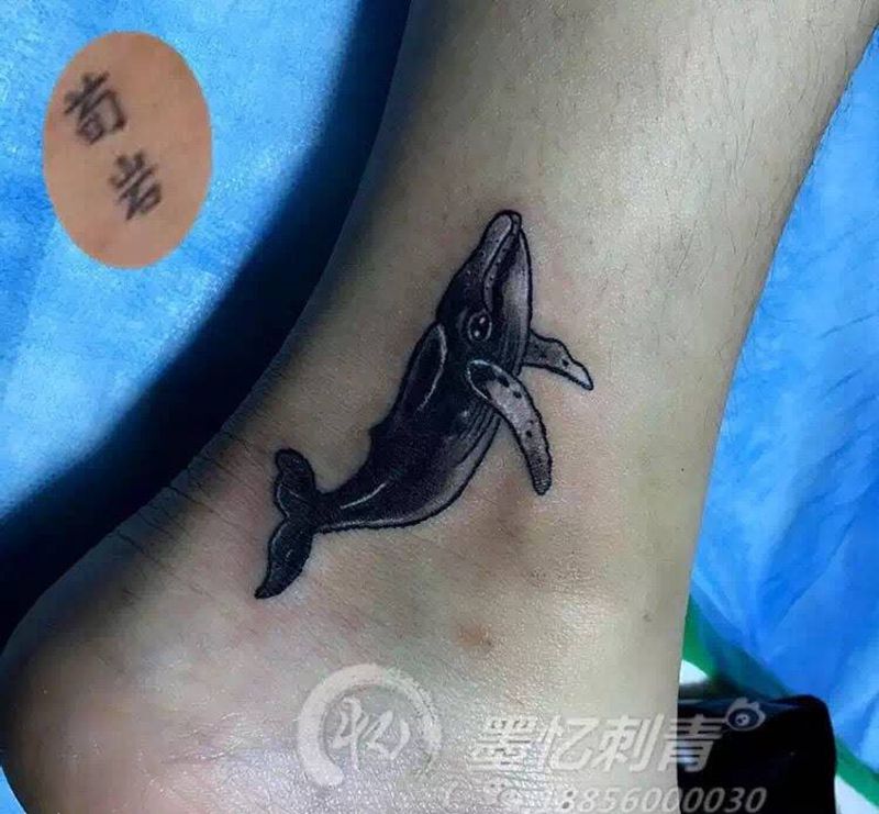 鯨纹身图片_图腾几何传统欧美脚部成品纹身图案
