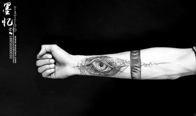 小臂内素描眼睛纹身图片