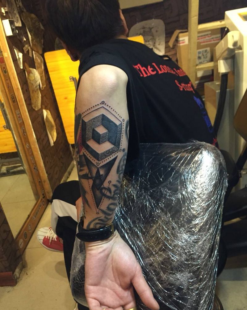 几何 点刺纹身图片_成品手臂欧美清新几何纹身图案