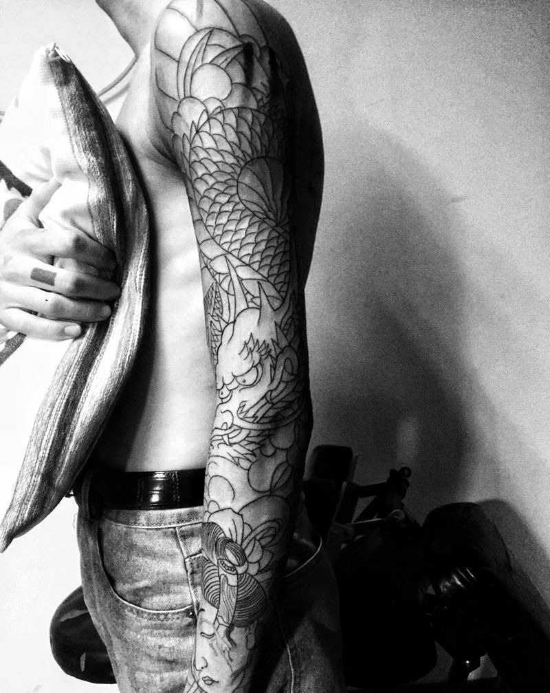 花臂线条修改纹身图片_手臂老传统纹身图案