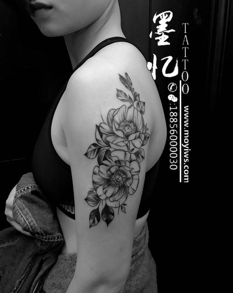 健身教练的一次两个纹身图片_成品背部手臂传统欧美动物植物纹身图案