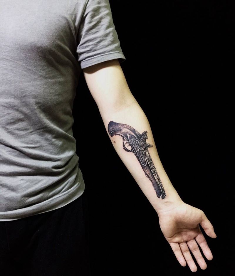 小手臂燧发枪纹身纹身图片