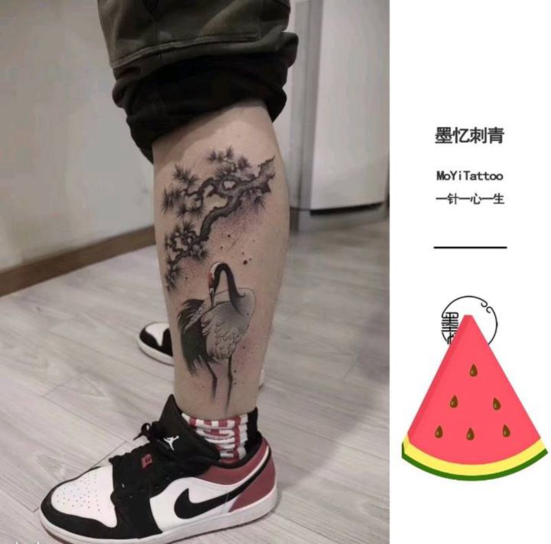 鹤纹身图片_腿部臀部新传统水彩纹身图案