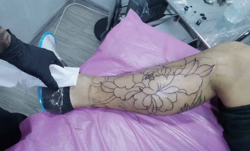 手绘包腿纹身图片_腿部老传统纹身图案