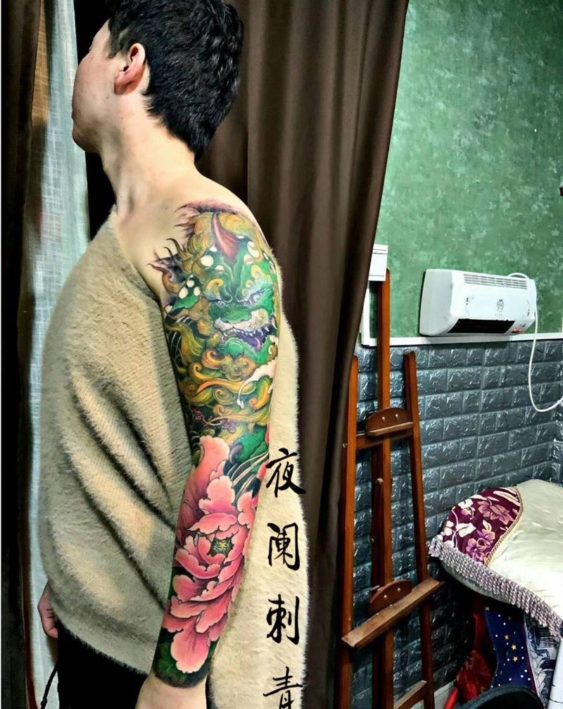 花臂唐狮纹身图片