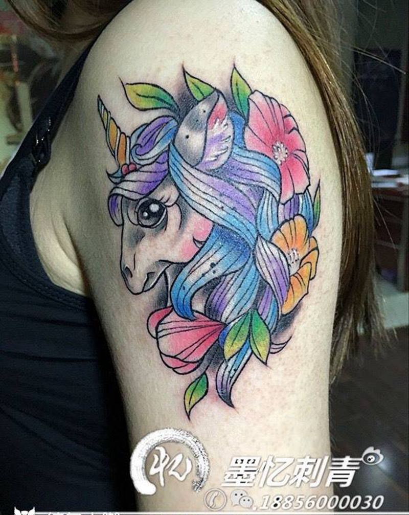 独角兽一枚纹身图片_手臂成品动物清新欧美传统纹身图案