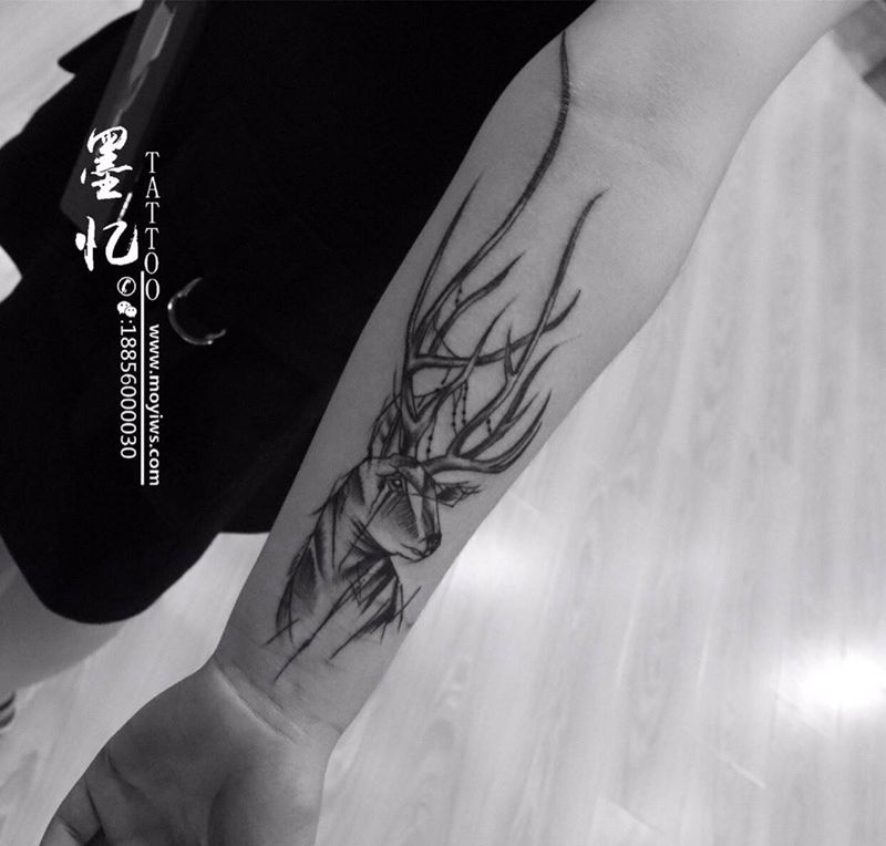 鹿角纹身图片