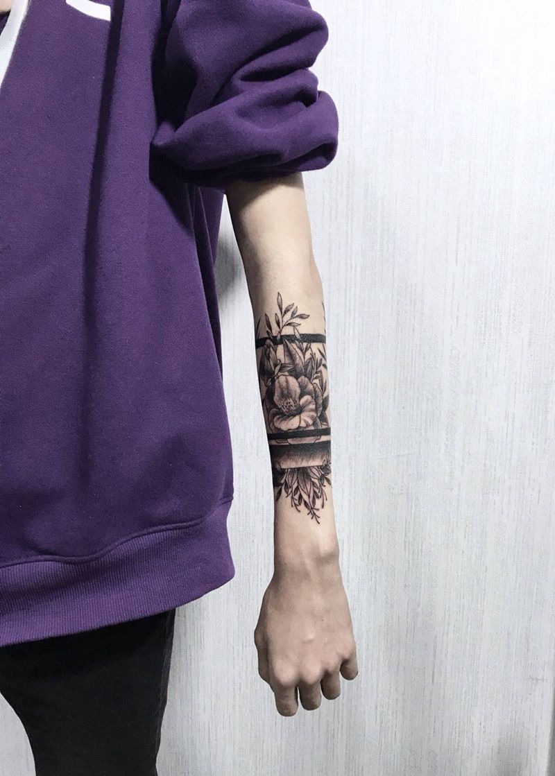 小手臂手环花纹身图片