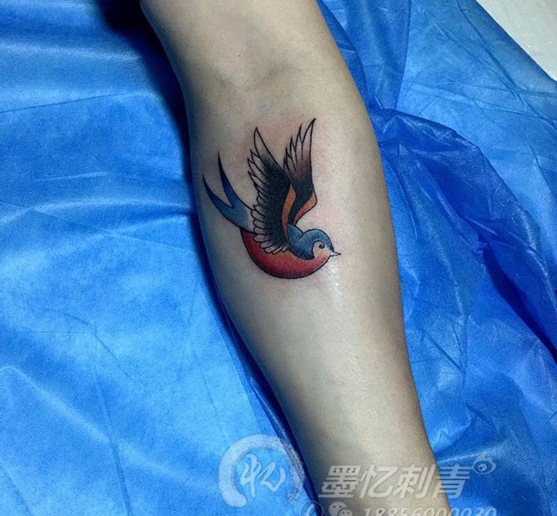 燕子，水墨荷花纹身图片