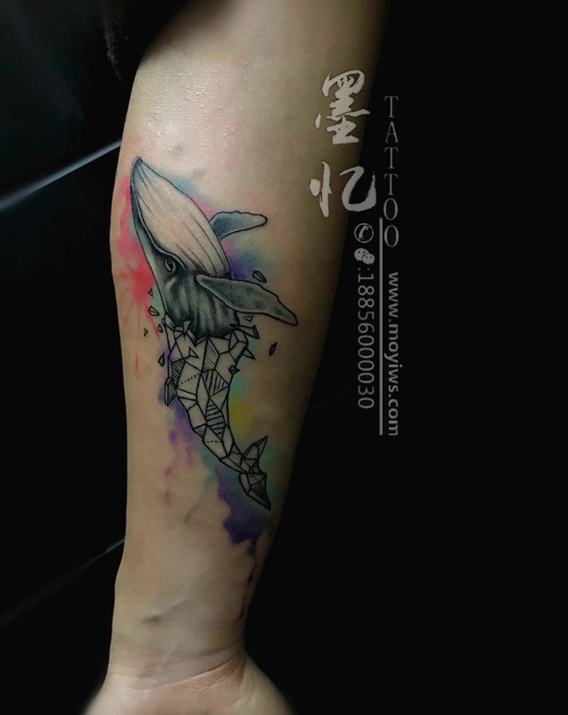 鲸纹身图片_成品臀部传统几何动物纹身图案