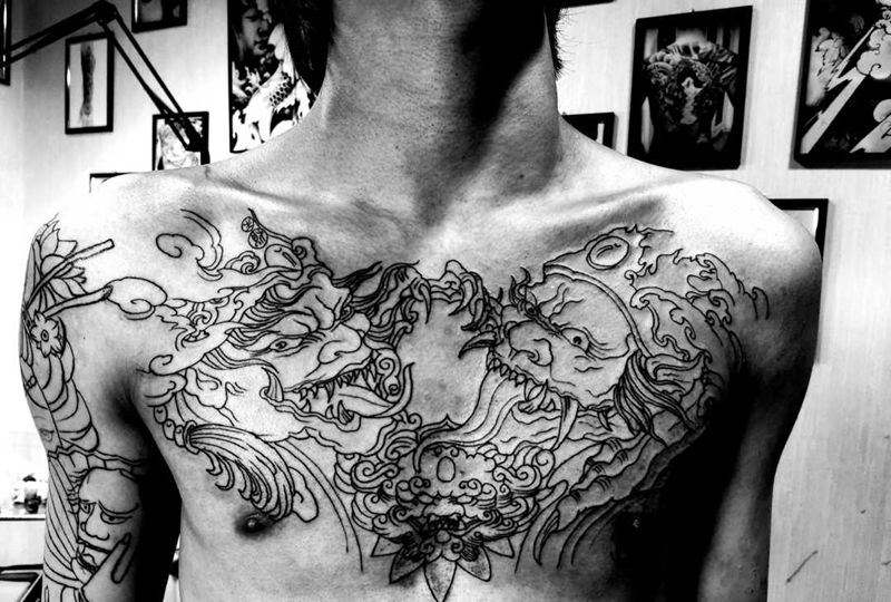 黑白无常纹身图片_胸部老传统纹身图案