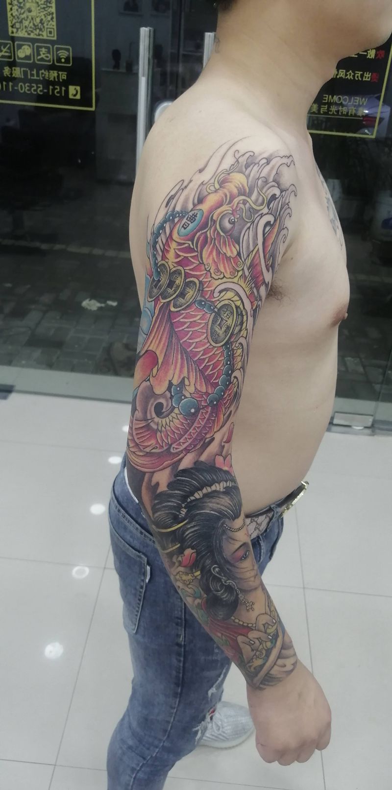 花臂纹身鲤鱼艺妓纹身图片_手臂手部新传统老传统纹身图案