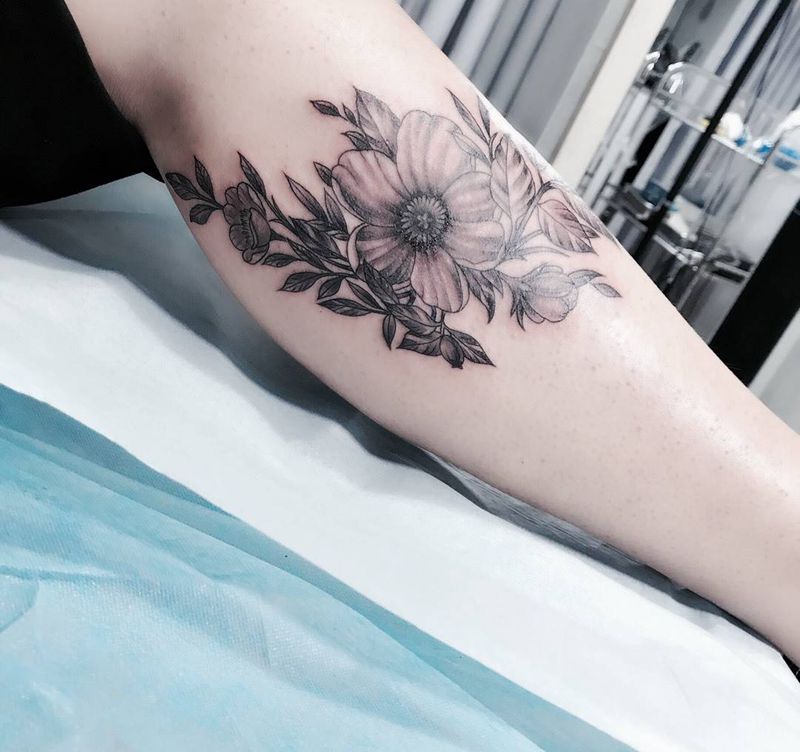 小腿花卉遮盖疤痕纹身图片_成品腿部清新植物纹身图案