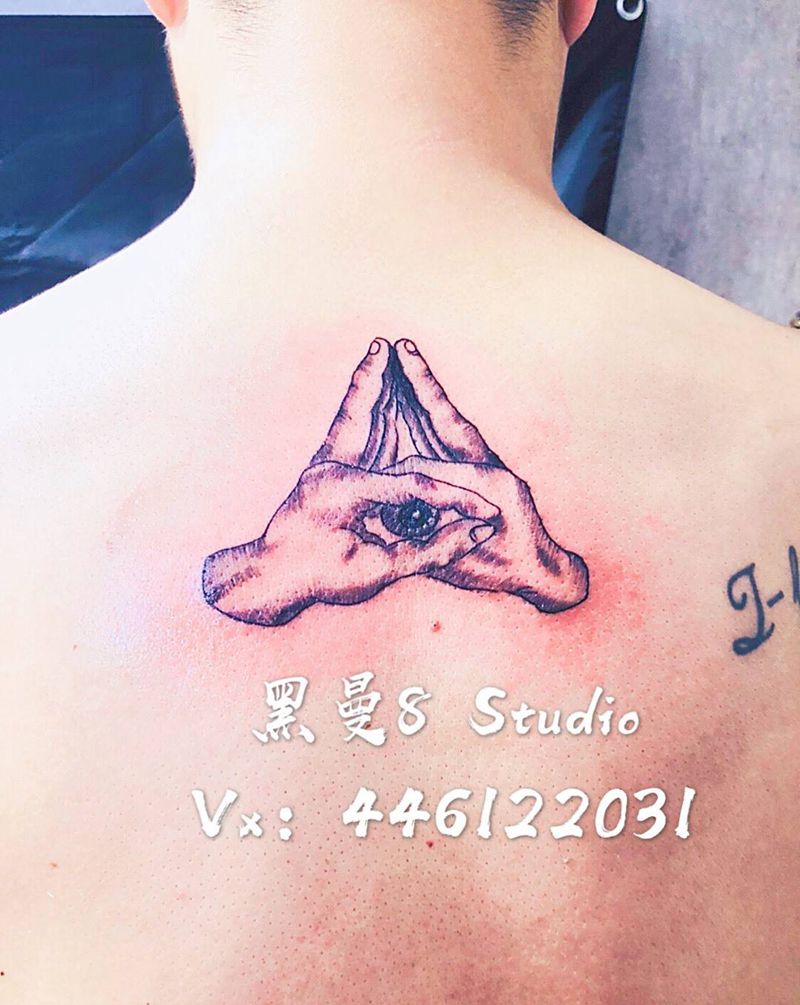 盯着你纹身图片_成品背部欧美静物纹身图案