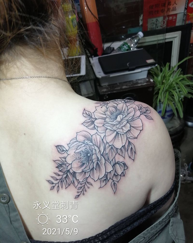 素花纹身图片_背部手臂New School新传统纹身图案