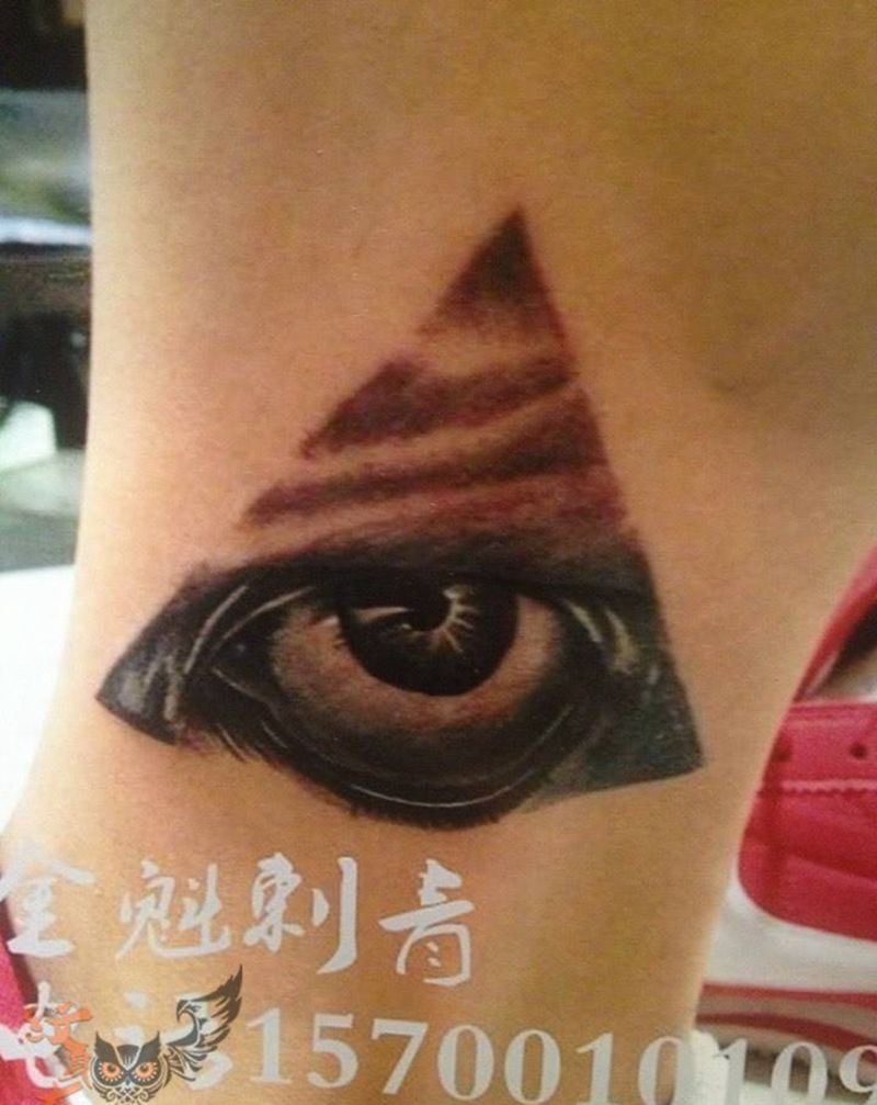 上帝之眼纹身图片_欧美脚部纹身图案