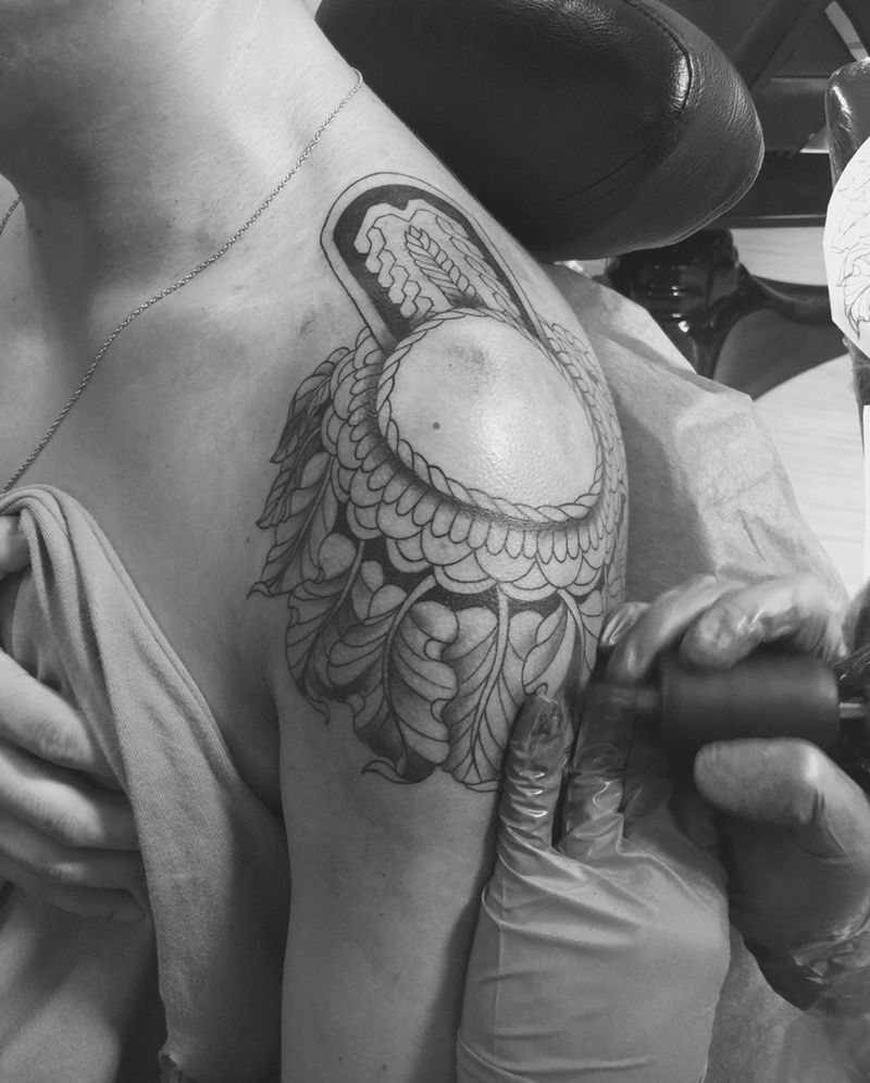 肩章 进行时纹身图片_肩部欧美纹身图案