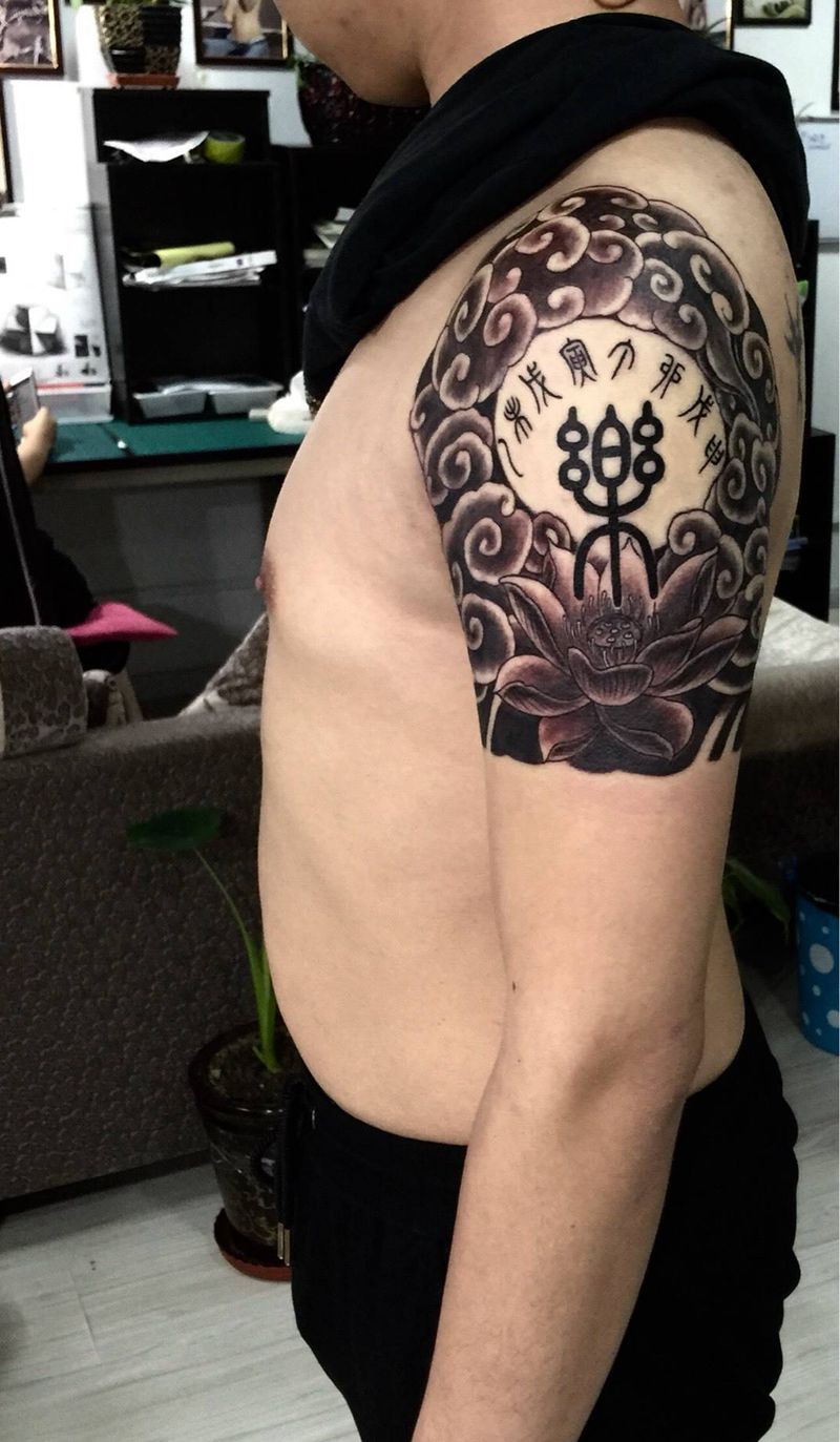 佛系莲花祥云纹身图片_成品手臂传统图腾宗教中国风纹身图案