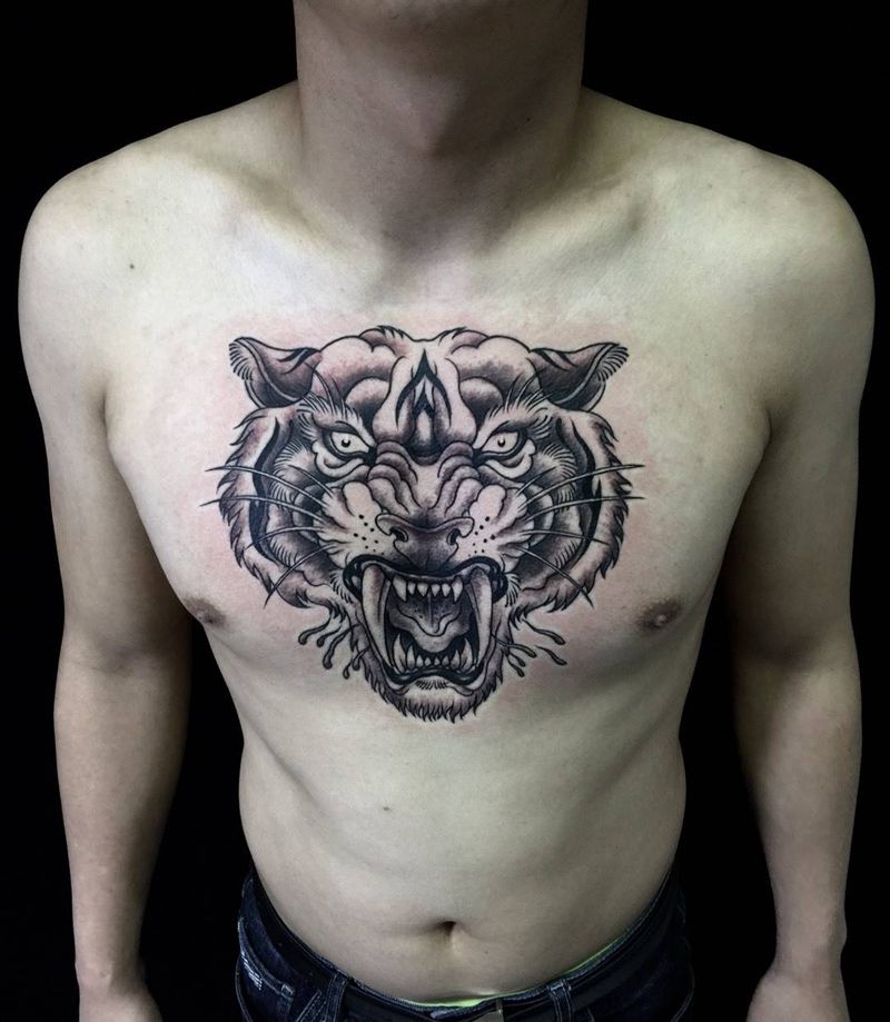 虎虎生威纹身图片_成品胸部欧美传统动物纹身图案