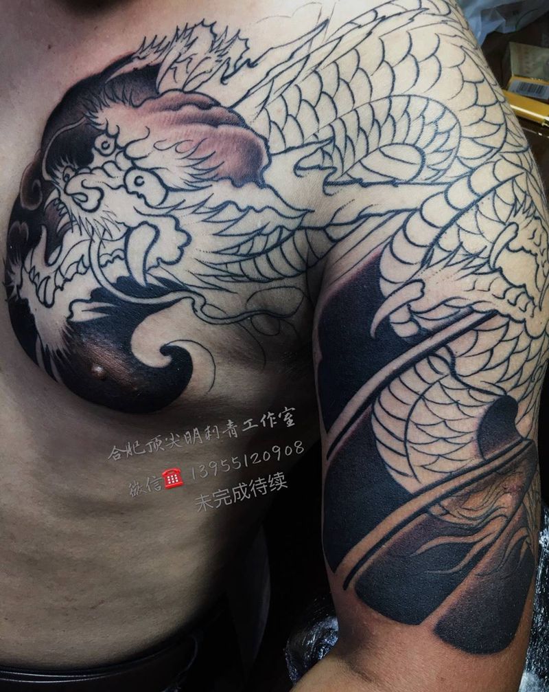 半甲龙纹身图片