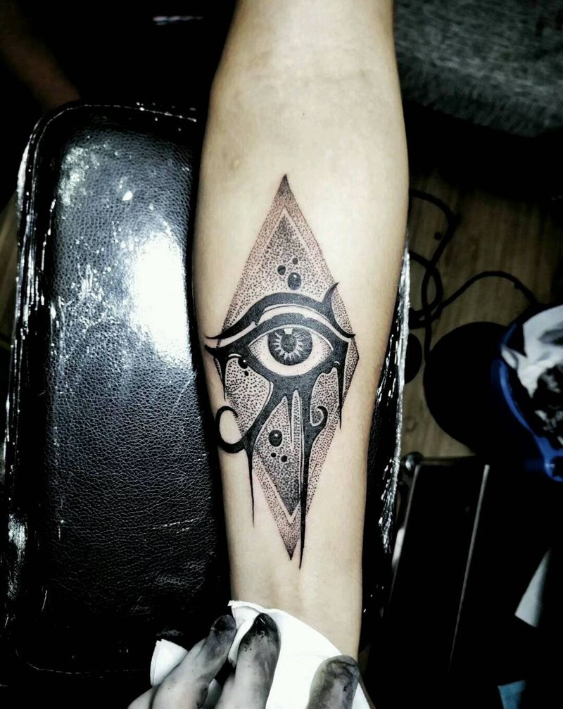 荷鲁斯之眼纹身图片