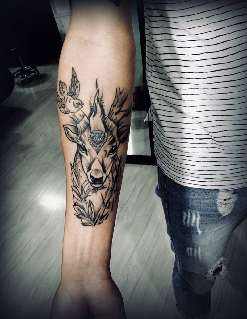 小手臂 鹿纹身图片_成品手臂传统动物鹿纹身图案