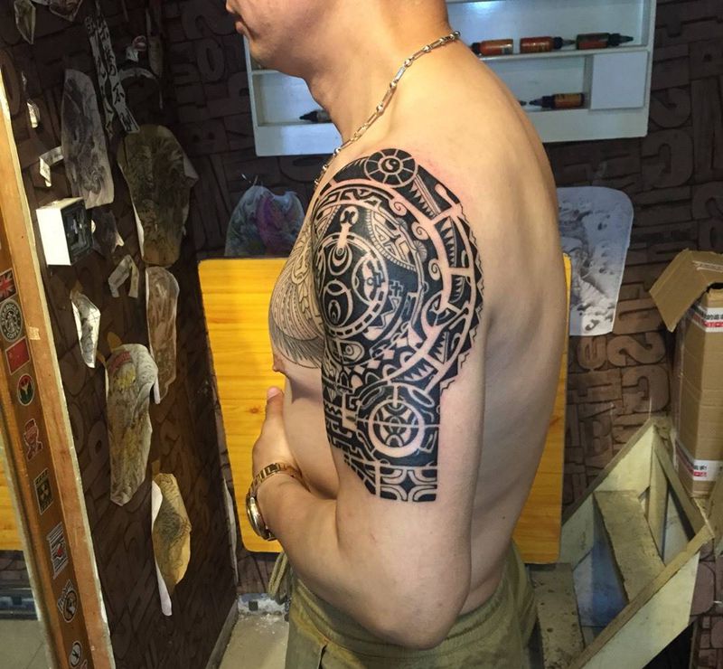 巨石强森 玛雅图腾纹身图片_成品手臂胸部欧美习俗几何图腾静物纹身图案