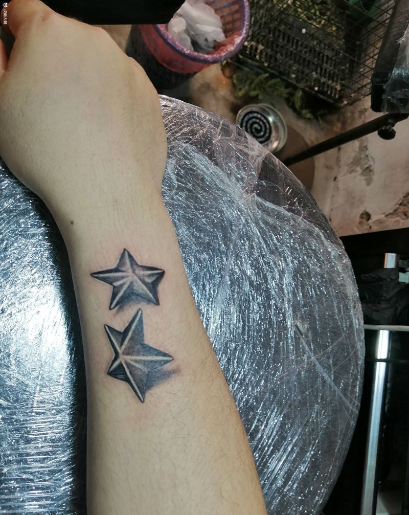 星纹身图片_手臂手部新传统图腾纹身图案