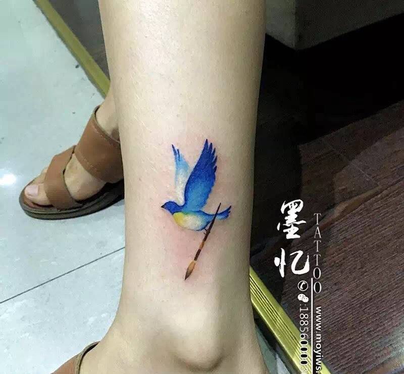 鸟纹身图片_动物静物写实腿部成品纹身图案