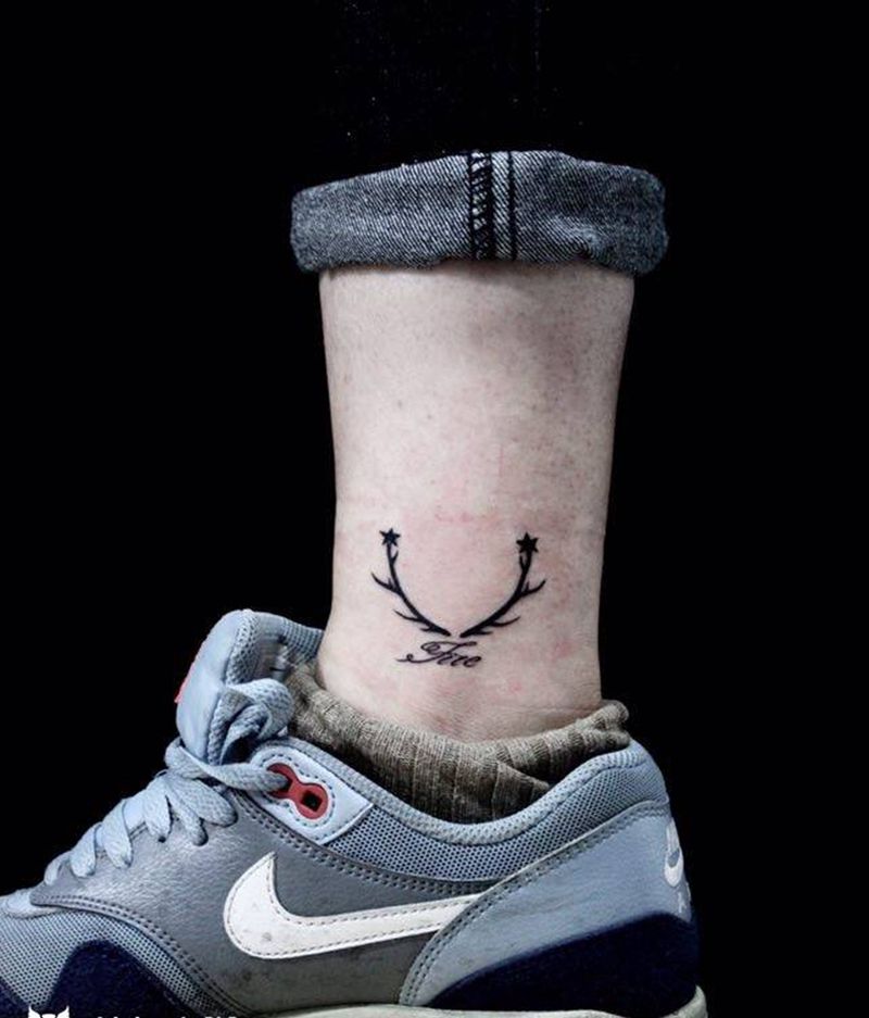 小腿脚腕小图纹身纹身图片_成品腿部脚部清新动物英文纹身图案