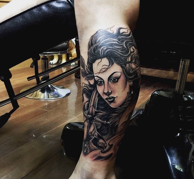 小腿欧美女郎纹身纹身图片