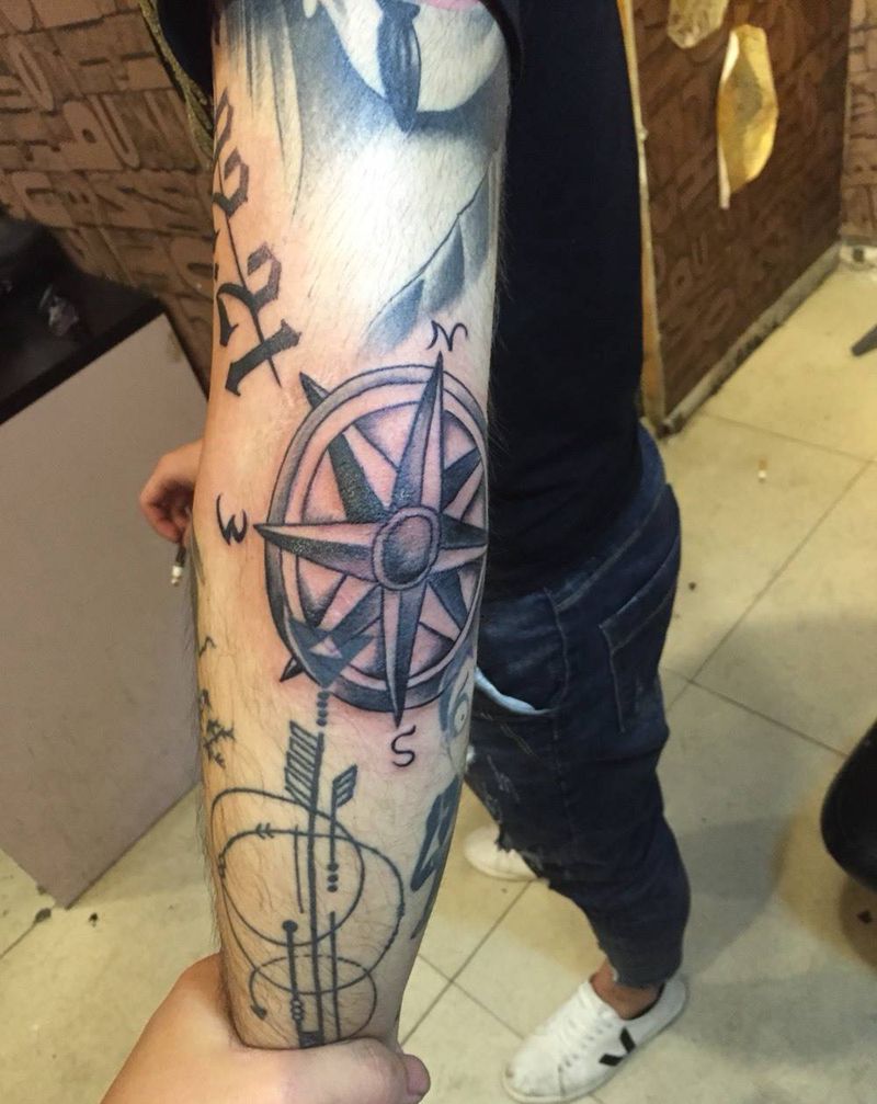 胳膊肘花，指南针纹身图片_成品手臂欧美几何静物纹身图案