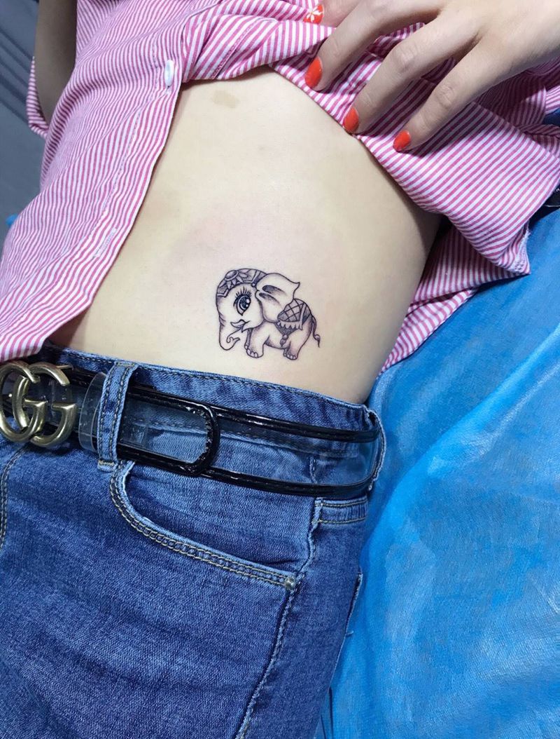 女生腰部小象纹身图片_成品腰部清新动物纹身图案