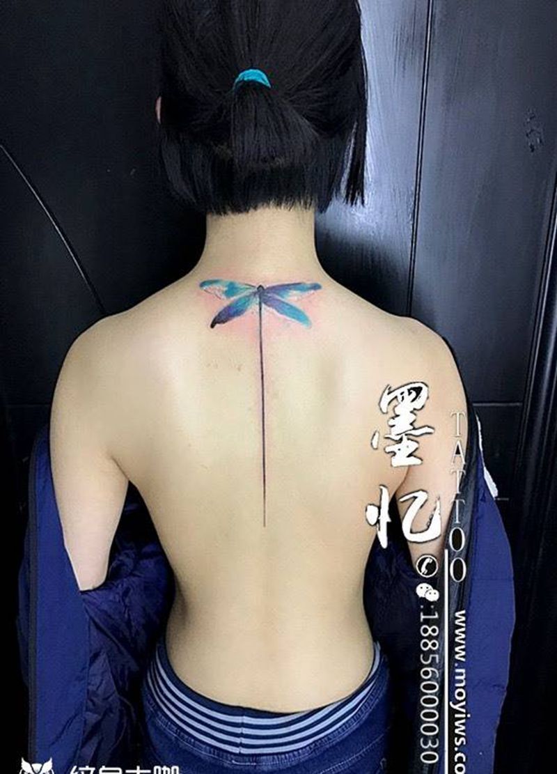 蜻蜓纹身图片_背部成品清新几何原创纹身图案