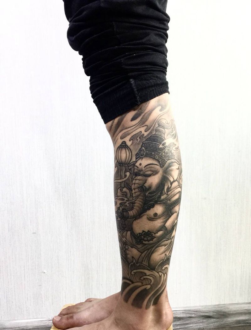 小腿象神恢复后纹身图片_成品腿部传统鬼神宗教纹身图案