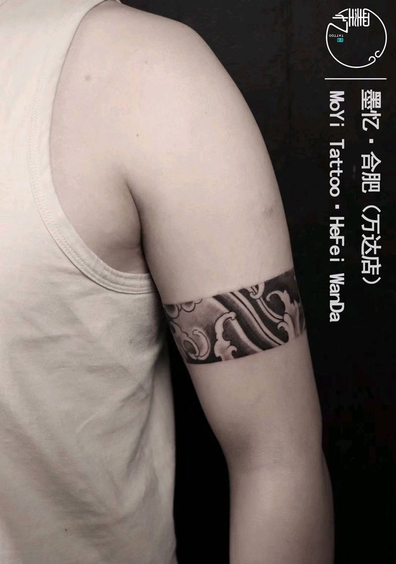 臂环纹身图片