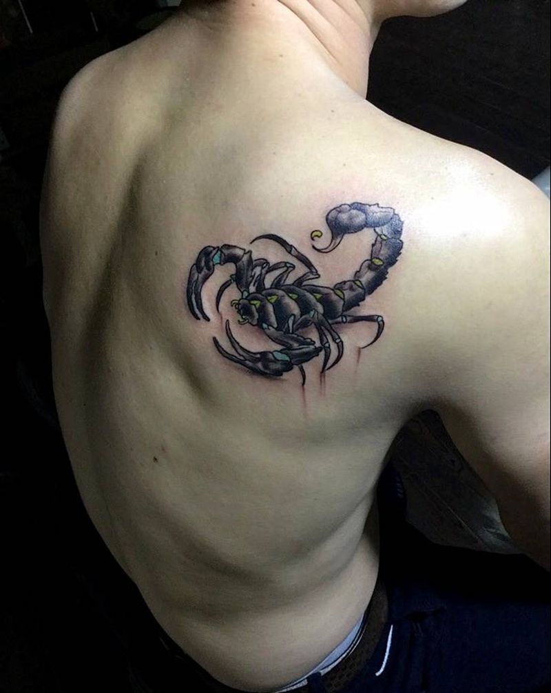 蝎子纹身图片_背部传统动物纹身图案