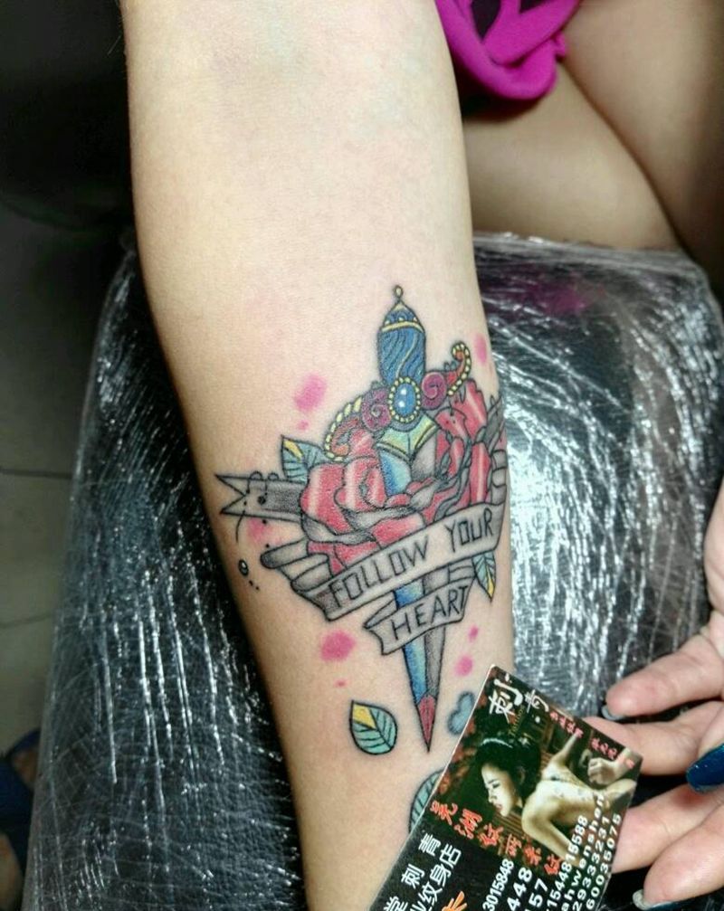 纹身师王大全作纹身图片