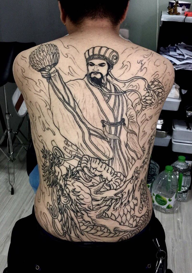 满背三国诸葛线条完成纹身图片_成品背部传统人物动物龙纹身图案