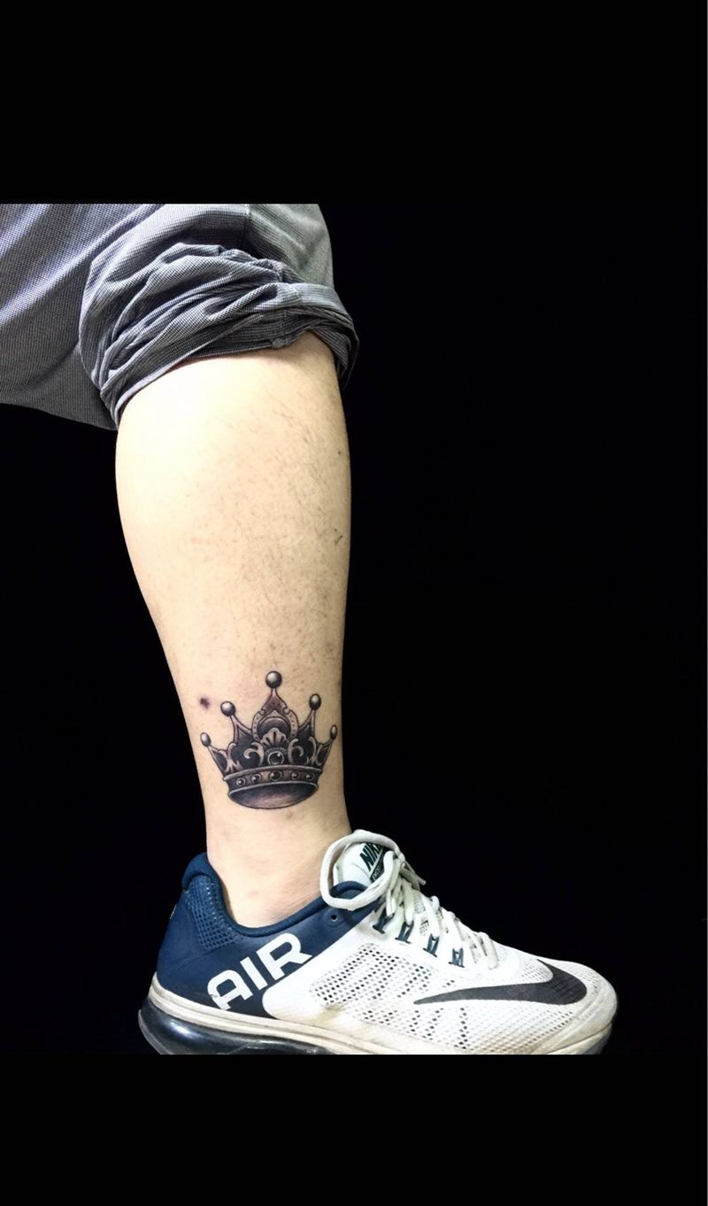 脚踝皇冠纹身图片_成品脚部腿部欧美皇冠纹身图案