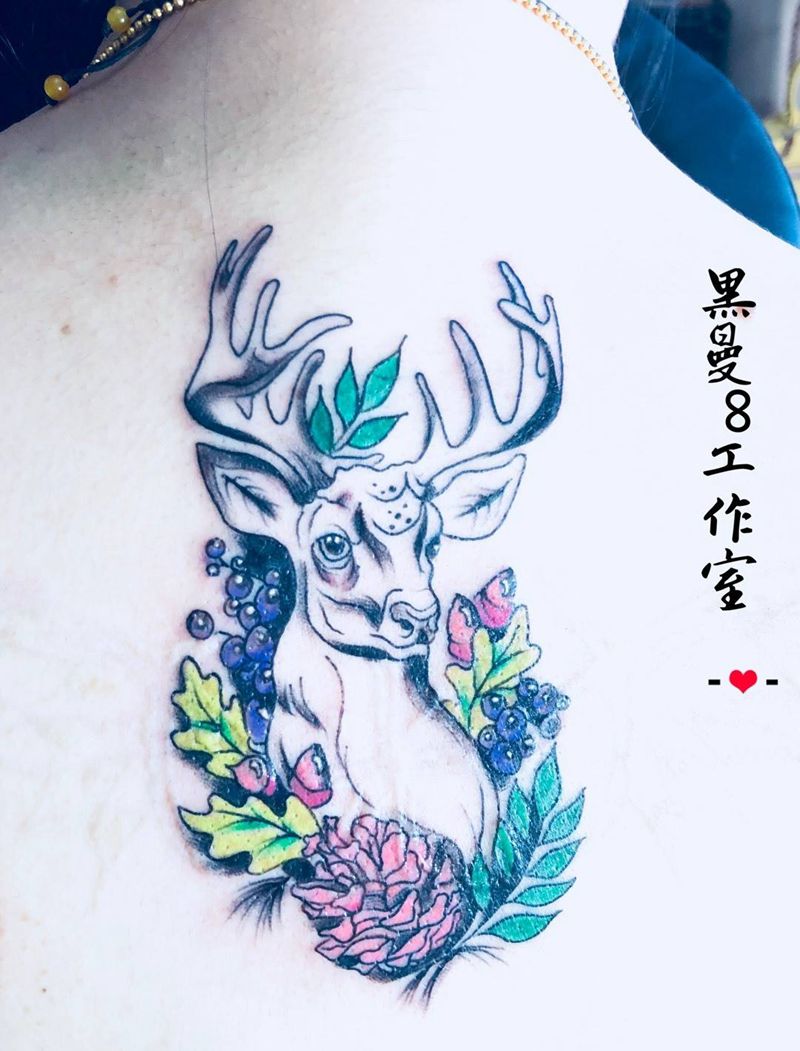 富贵之鹿纹身图片_成品背部清新动物纹身图案