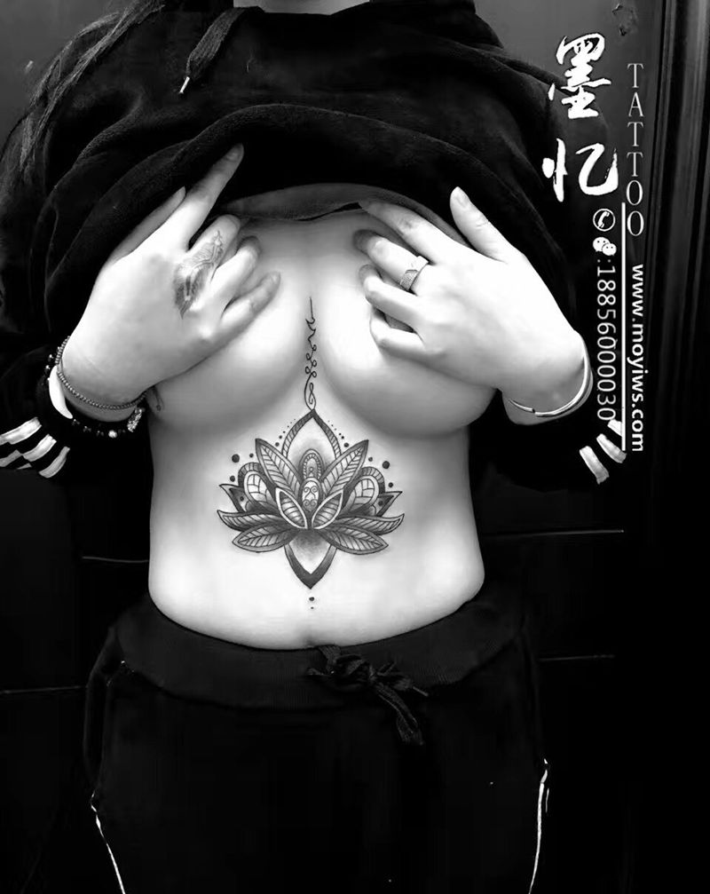 胸花纹身图片_成品胸部欧美原创纹身图案