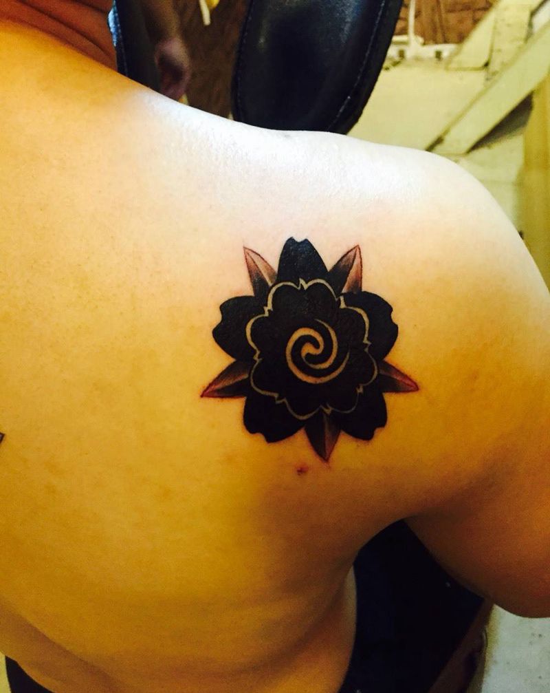 肩花纹身图片_成品肩部欧美几何图腾纹身图案