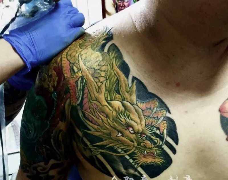 半胛龙纹身图片_成品手臂胸部传统动物纹身图案
