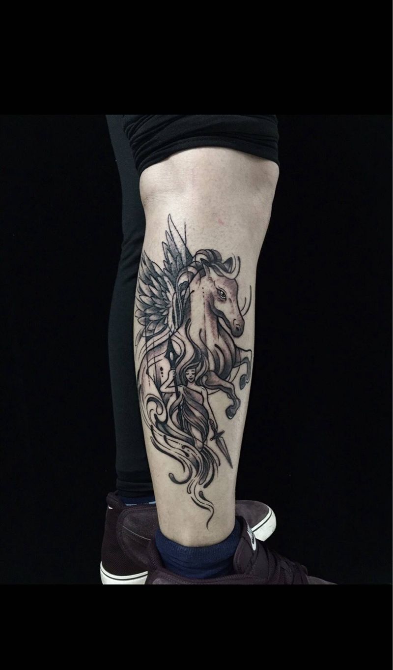 小腿天马与天使纹身图片_成品腿部欧美动物人物纹身图案